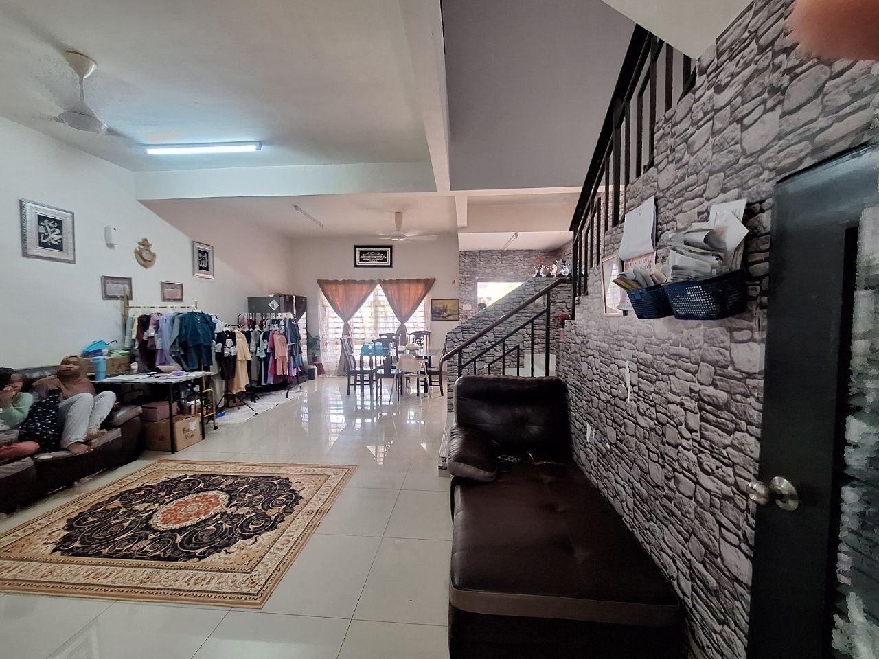 Photo 6152260134780996889 Y (1)