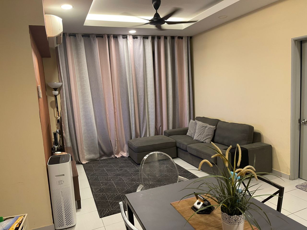 Photo 6165953654456781817 Y