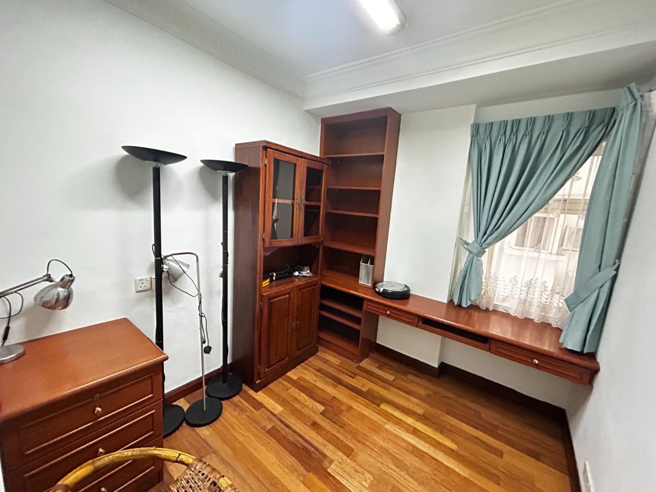 Photo 6183442941674720664 Y