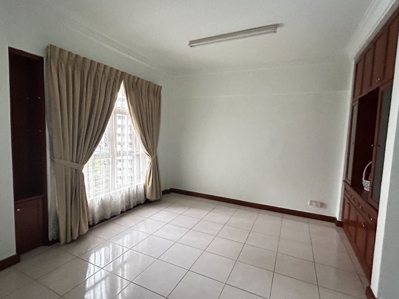 Photo 6183442941674720666 Y