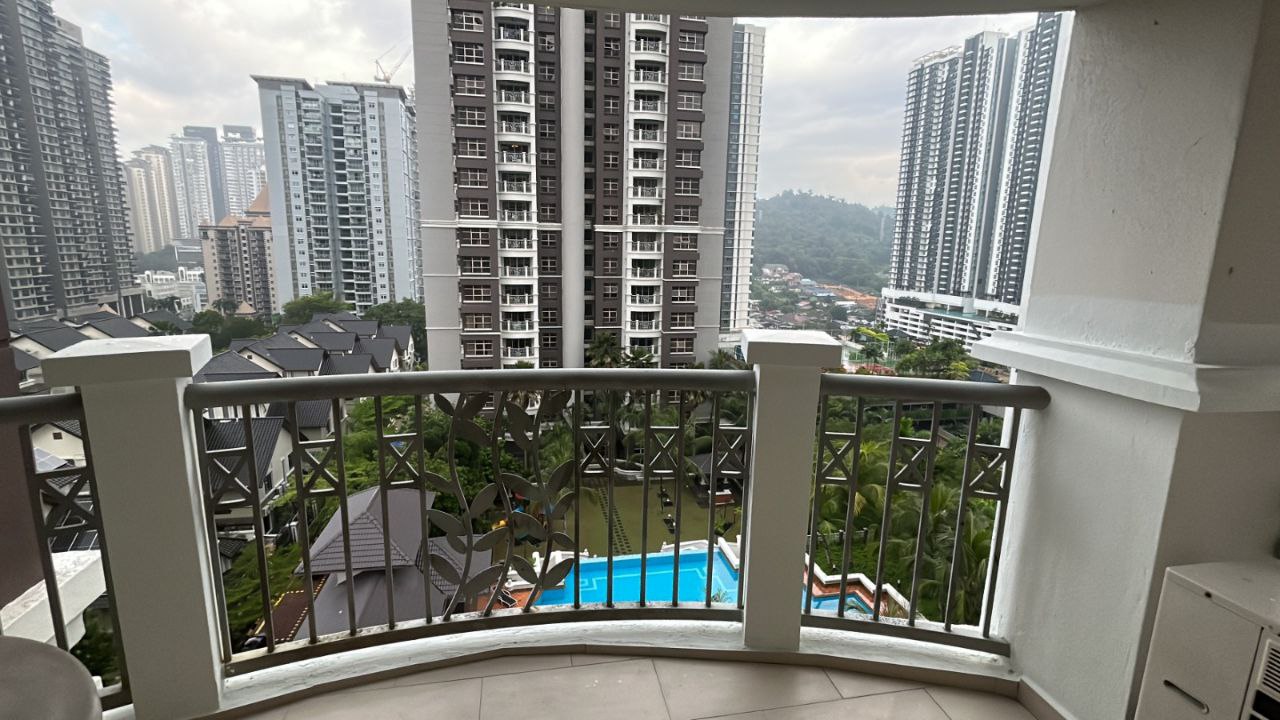 Photo 6183442941674720667 Y