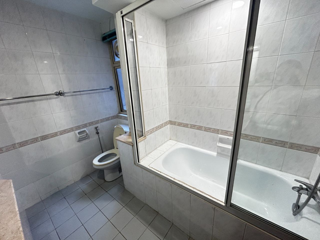 Photo 6183442941674720668 Y