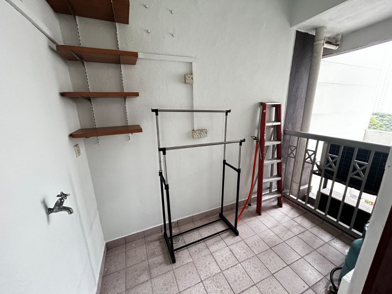 Photo 6183442941674720671 Y