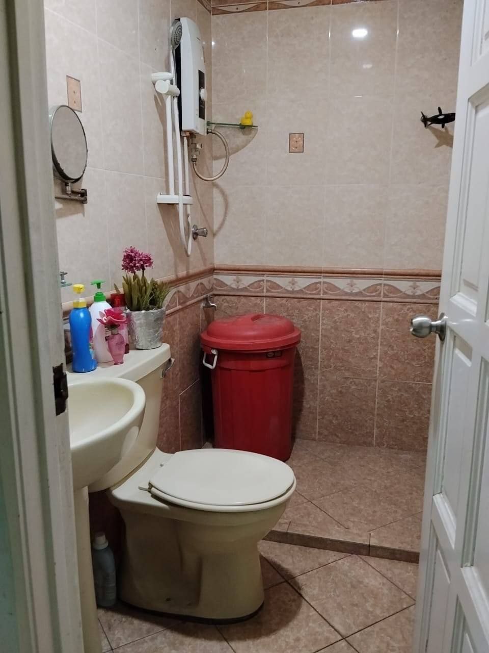 Photo 6231260079596441095 Y