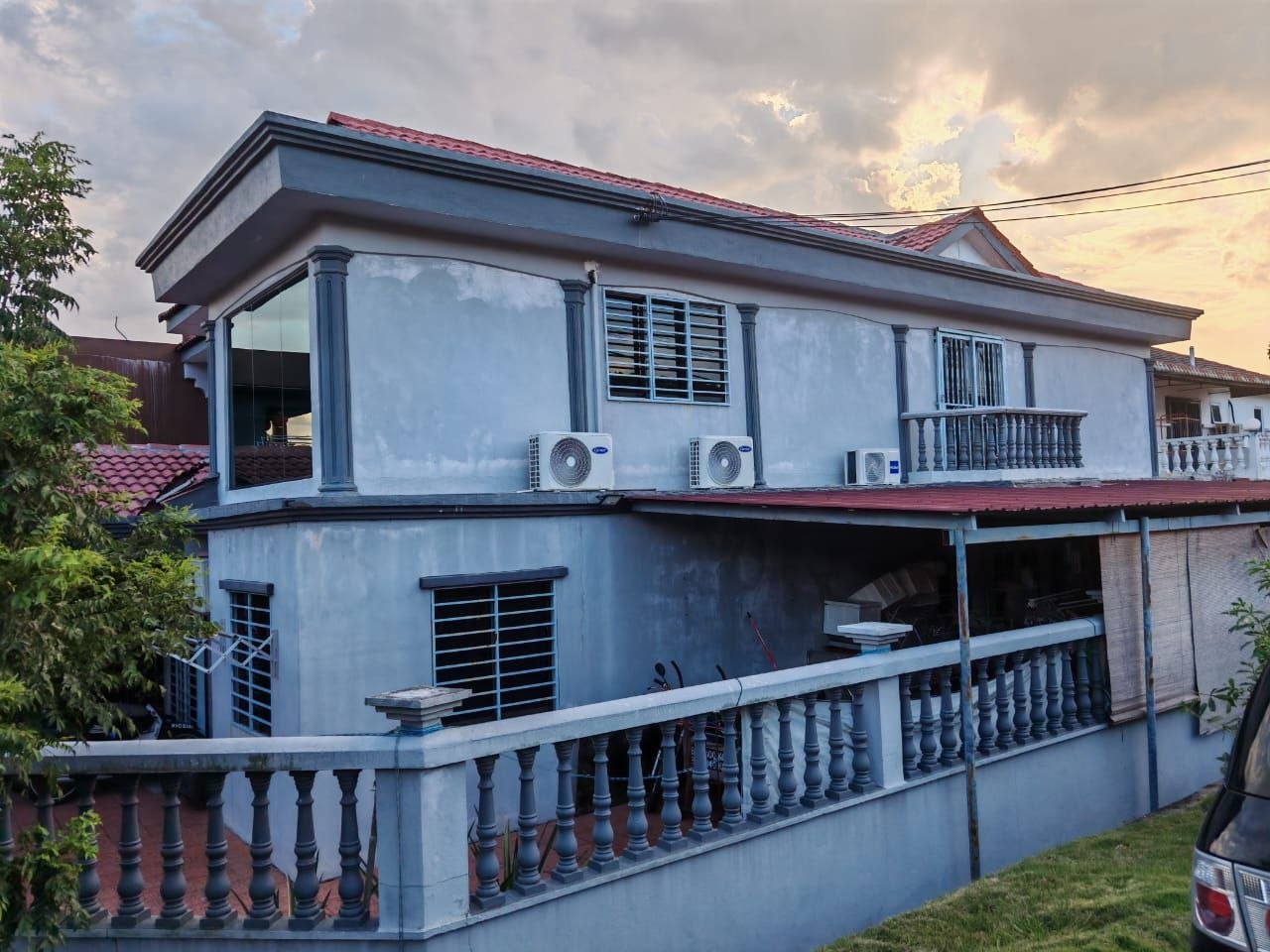 Photo 6246838230921710890 Y