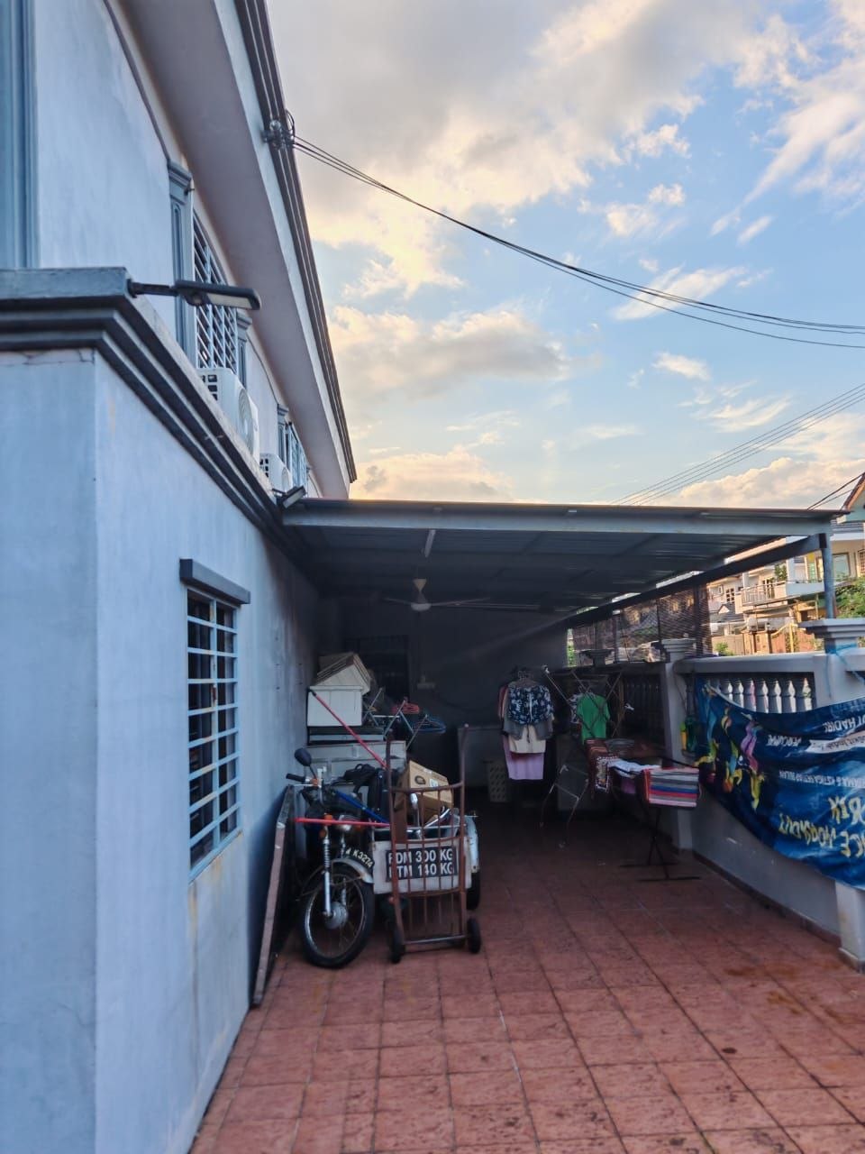 Photo 6246838230921710892 Y