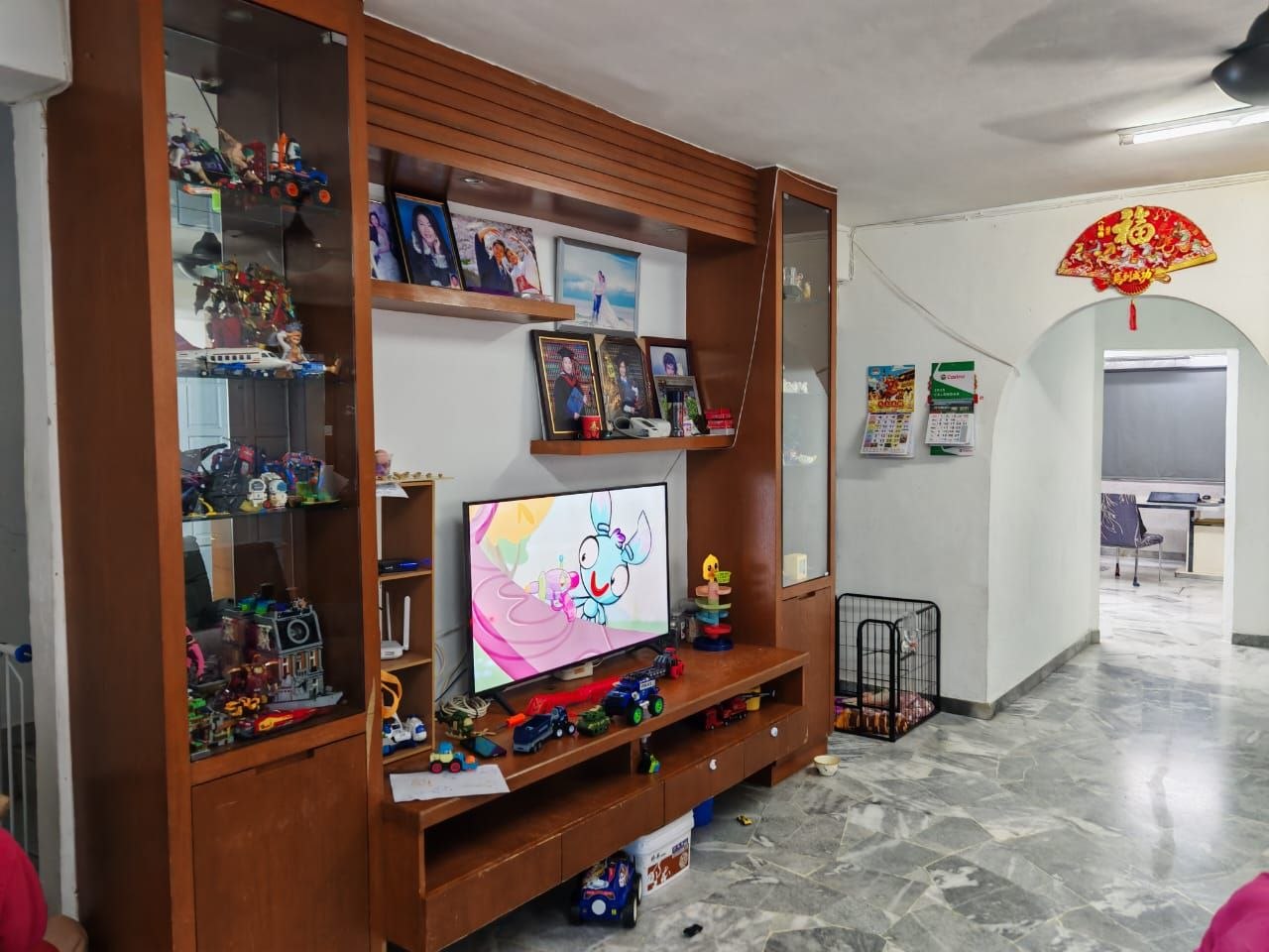 Photo 6246838230921710893 Y