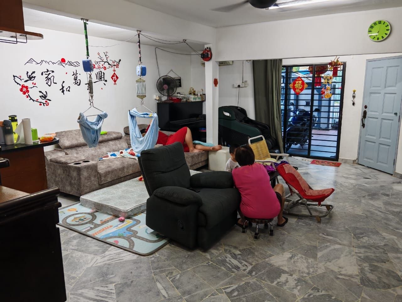 Photo 6246838230921710894 Y