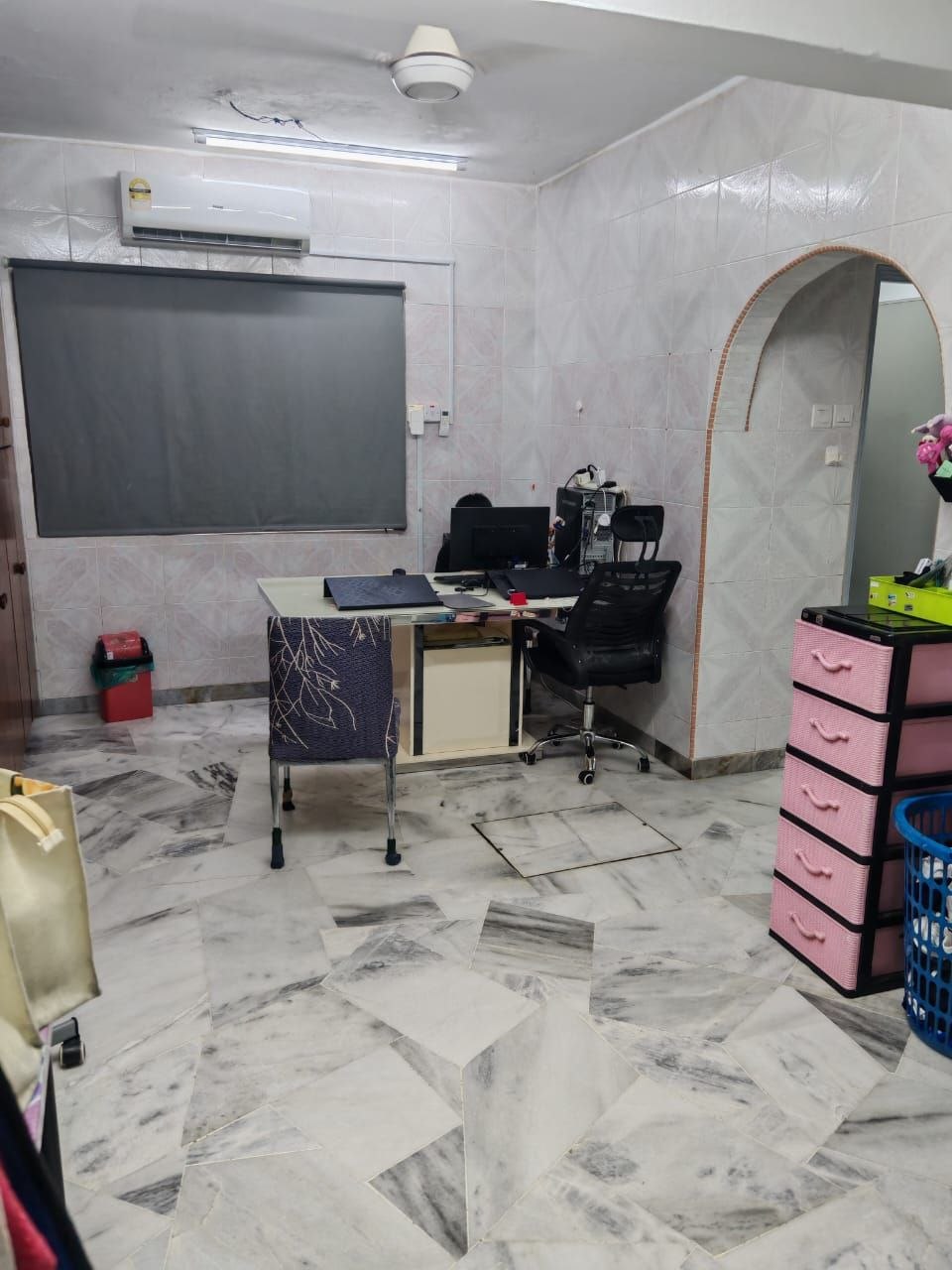 Photo 6246838230921710895 Y