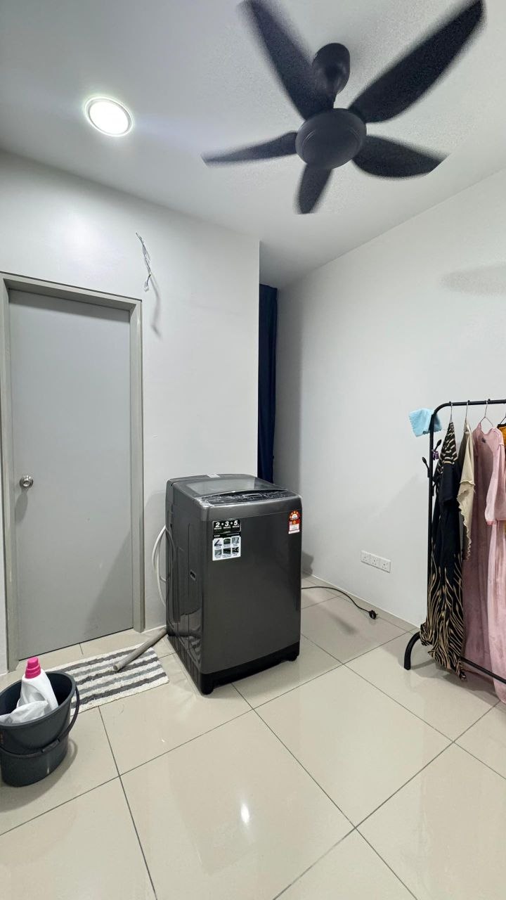 Photo 6248837186010681351 Y