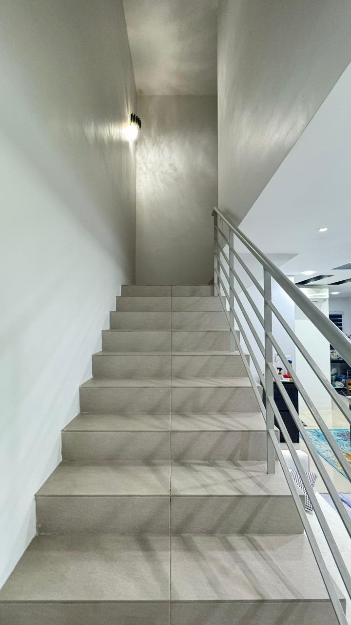 Photo 6248837186010681352 Y