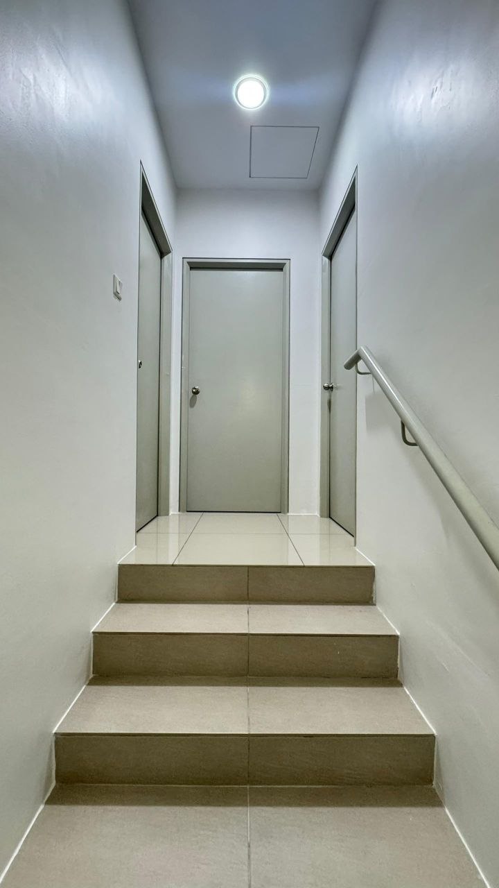 Photo 6248837186010681353 Y