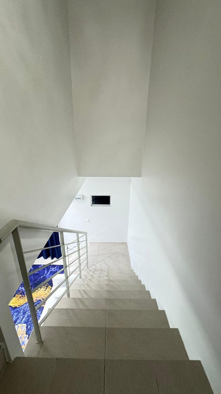 Photo 6248837186010681354 Y