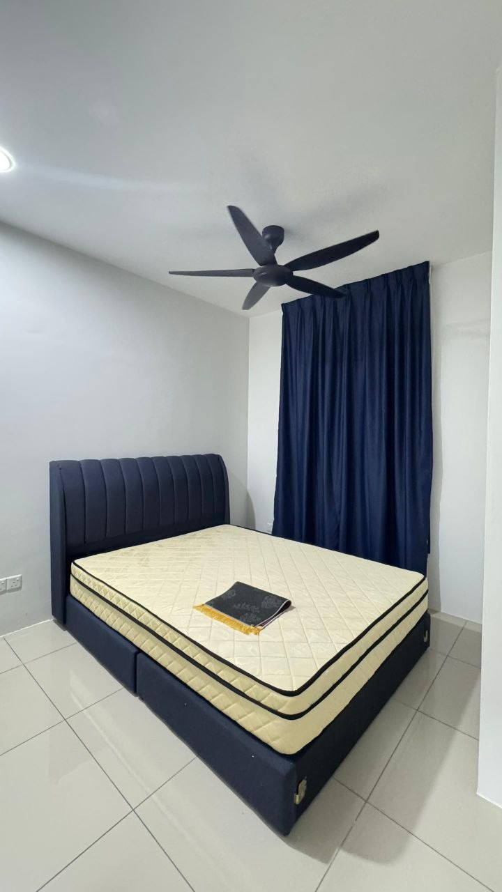 Photo 6248837186010681356 Y