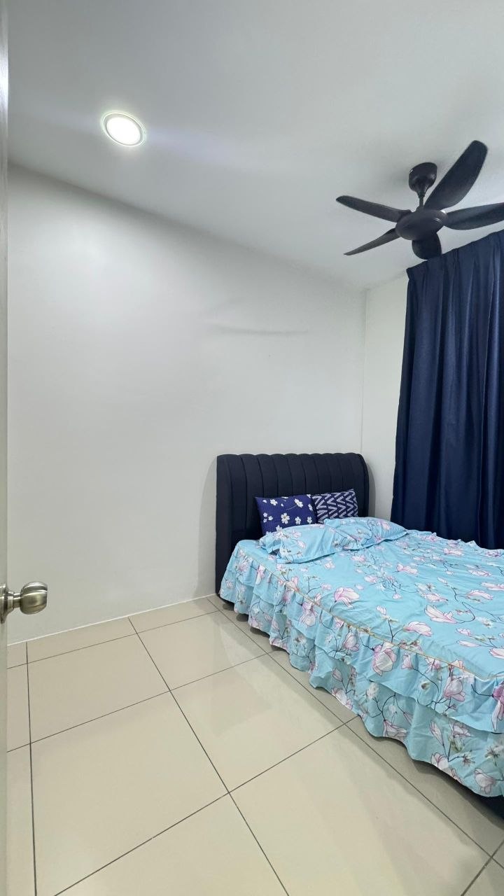 Photo 6248837186010681357 Y