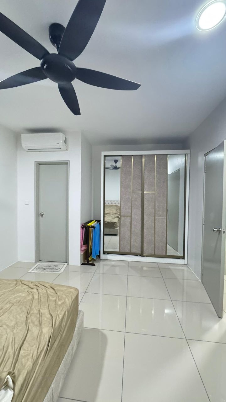 Photo 6248837186010681358 Y