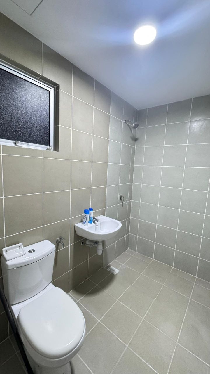 Photo 6248837186010681359 Y