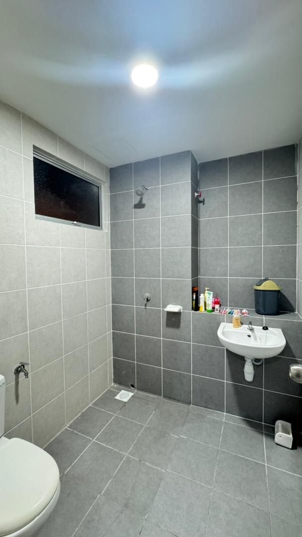 Photo 6248837186010681360 Y