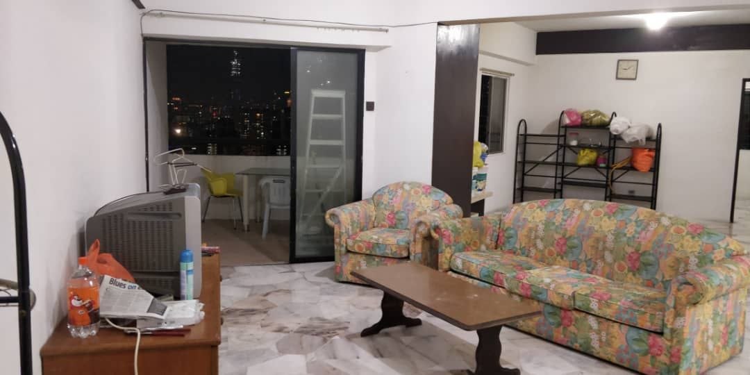 Photo 6248837186010681378 Y