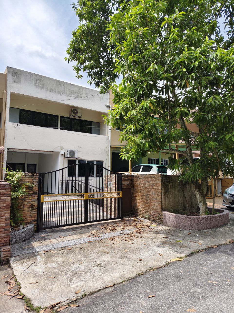 Photo 6253341133526648565 Y