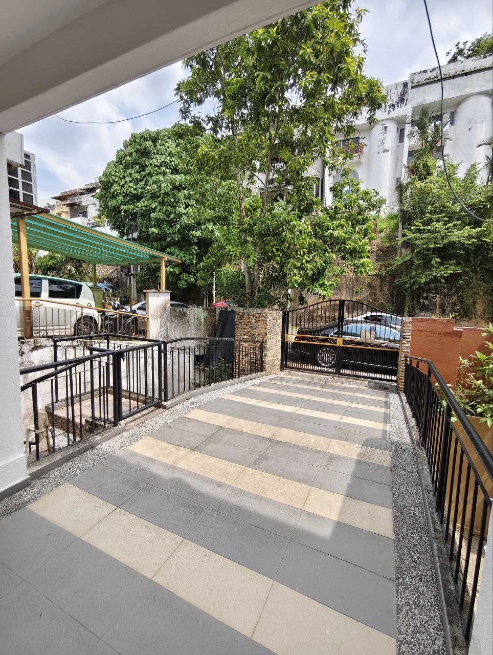 Photo 6253341133526648566 Y