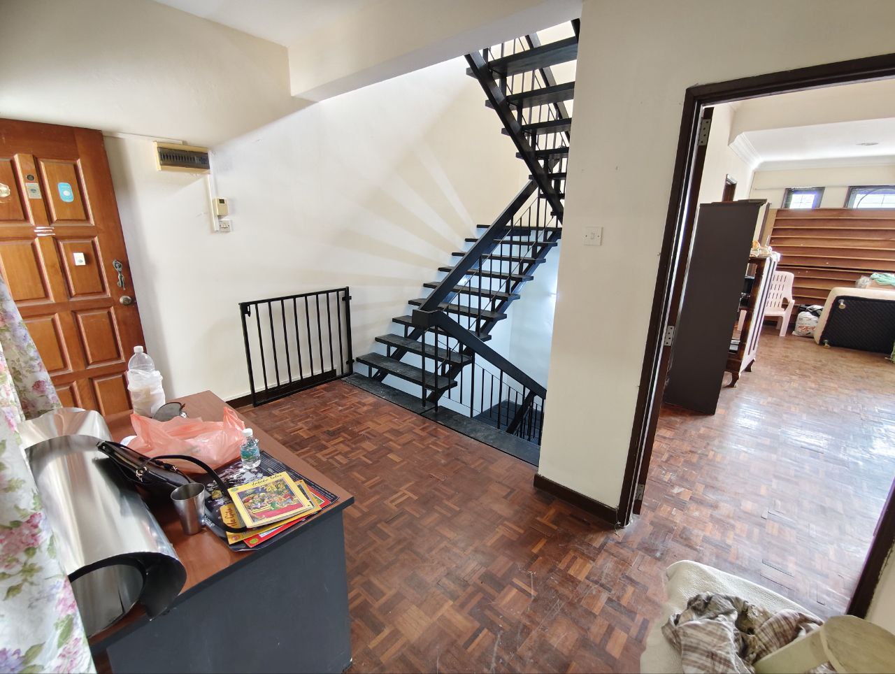 Photo 6253341133526648570 Y