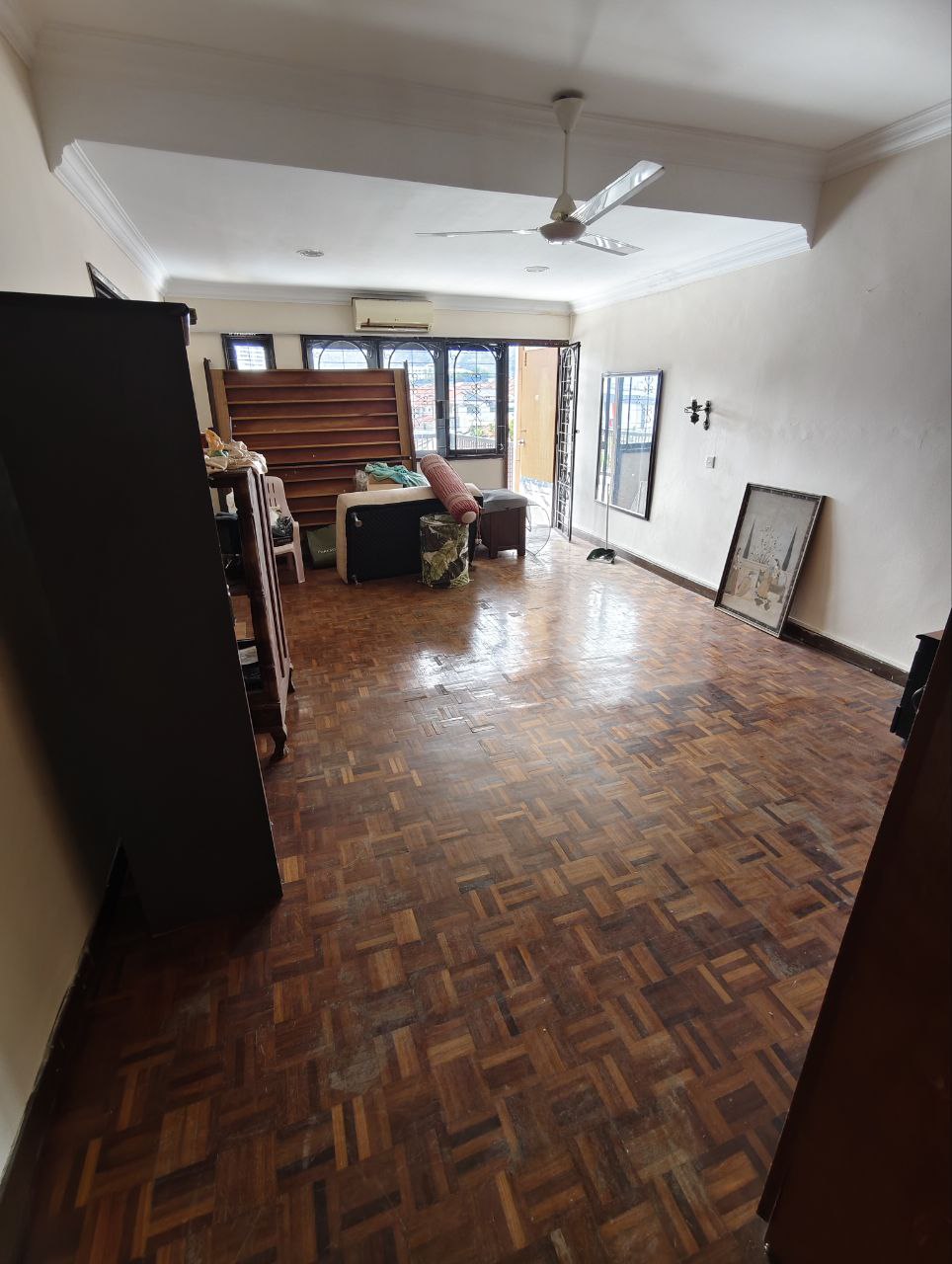 Photo 6253341133526648572 Y