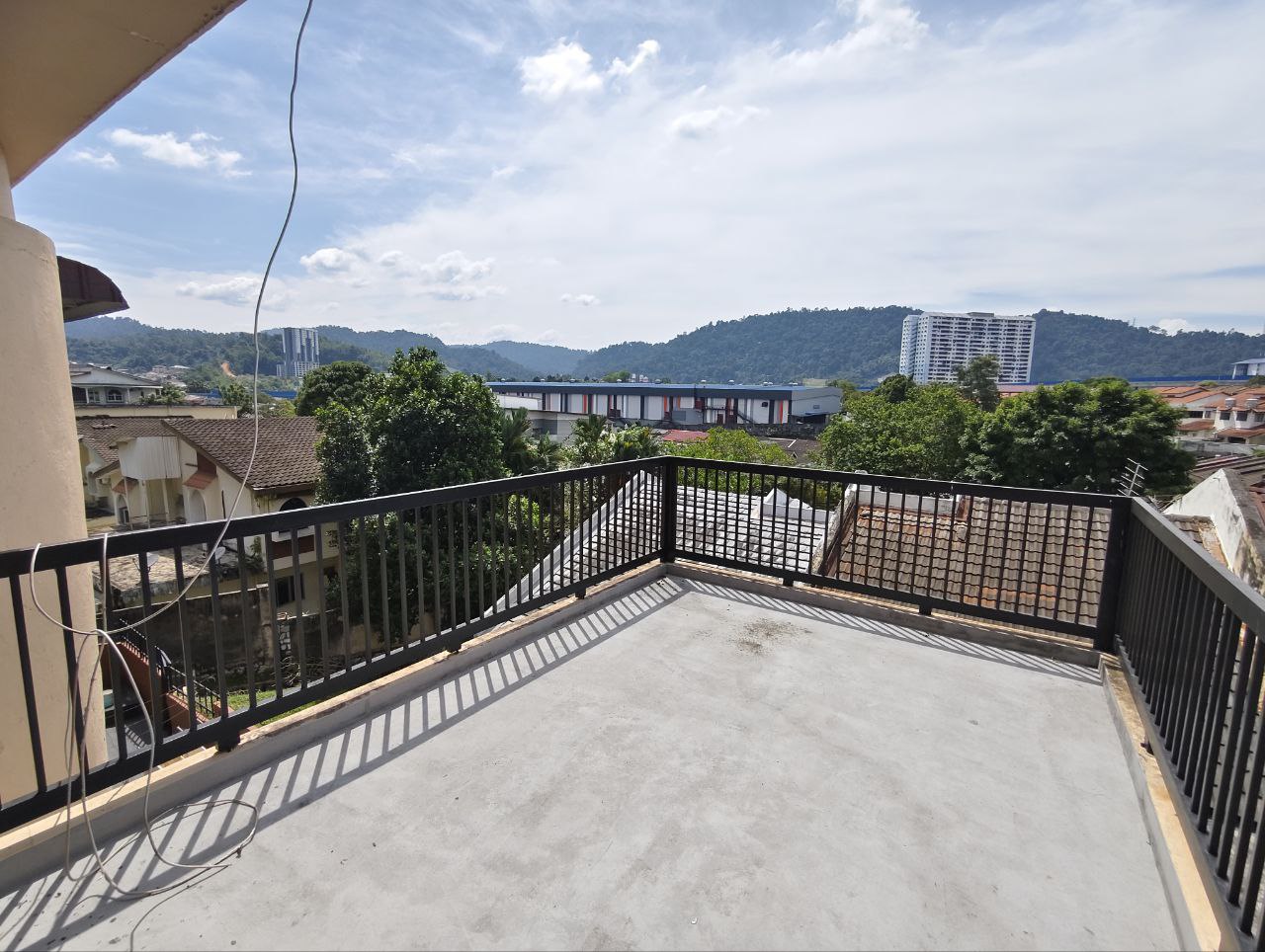 Photo 6253341133526648576 Y